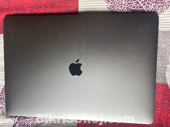 Apple MacBook pro i7